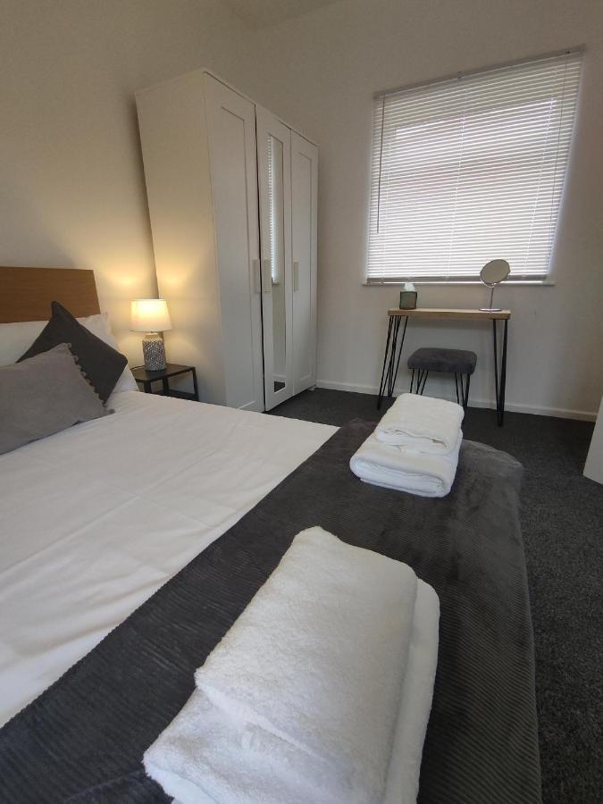 1 Bedroom Apartment With Free Parking ウェーマス エクステリア 写真