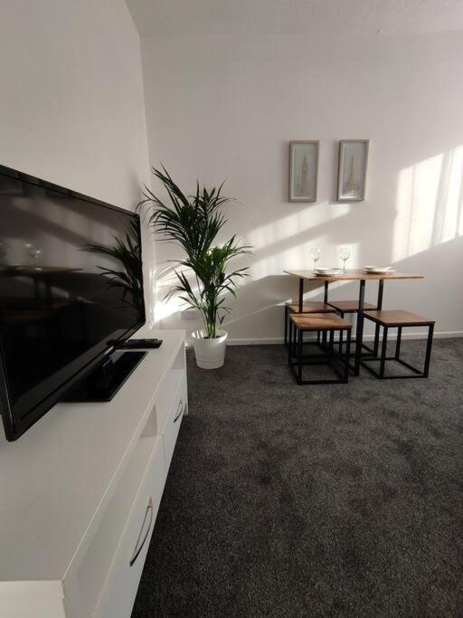 1 Bedroom Apartment With Free Parking ウェーマス エクステリア 写真