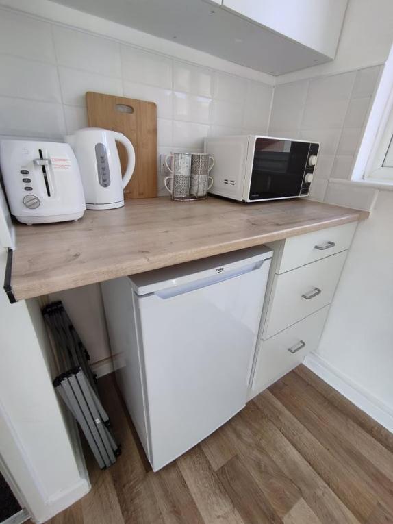 1 Bedroom Apartment With Free Parking ウェーマス エクステリア 写真